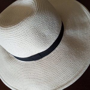 Solar Escape sun hat.